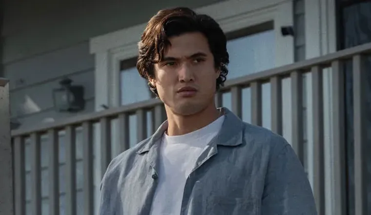 Charles Melton fue especialmente aplaudido por su trabajo en la película May/December. Charles Melton fue especialmente aplaudido por su trabajo en la película May/December.