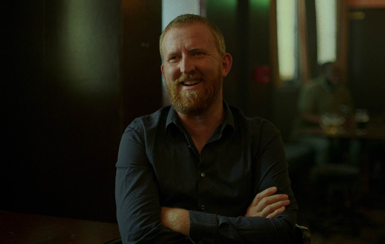 El actor Tom Goodman-Hill interpreta a Darrien en la serie