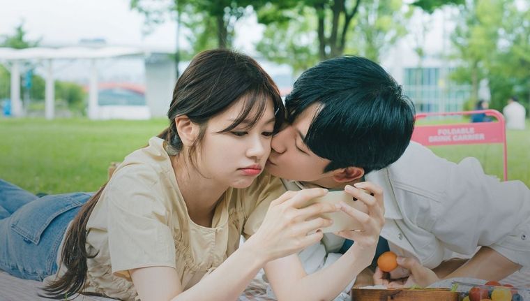 Amor en la puerta de al lado. Amor en la puerta de al lado.