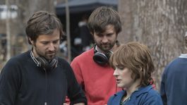Los hermanos Duffer junto a Winona Ryder durante el rodaje de la primera temporada de Stranger Things. Los hermanos Duffer junto a Winona Ryder durante el rodaje de la primera temporada de Stranger Things.
