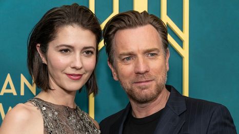 El actor reveló que pidió un coordinador para preservar su intimidad y la de Mary Elizabeth Winstead, haciendo que la escena muestre los sentimientos de sus personajes en lugar de los propios