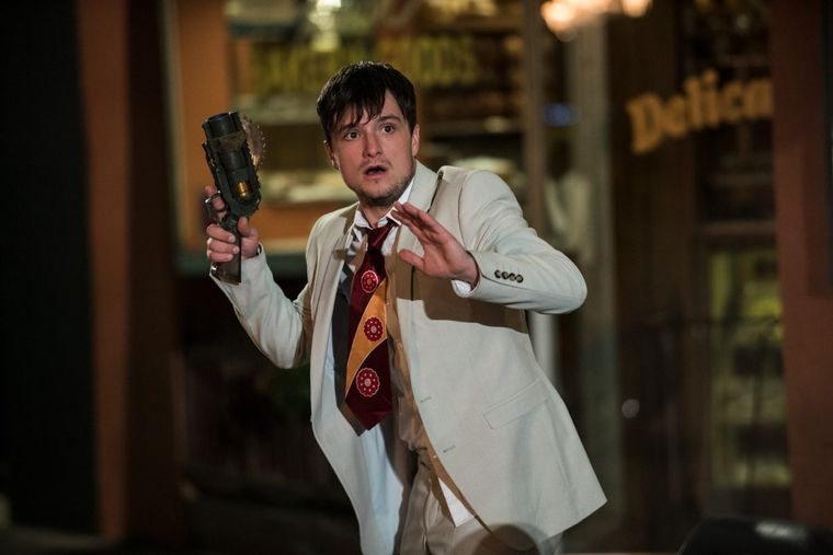 Josh Hutcherson lidera esa increíble serie de comedia y ciencia ficción