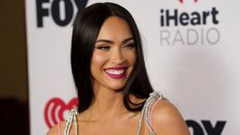 Megan Fox se tiñó el pelo de rojo furioso