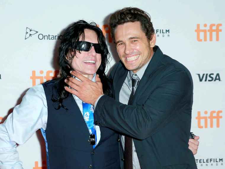 Tommy Wiseau y James Franco durante la película del actor que recrea el clásico de Wiseau