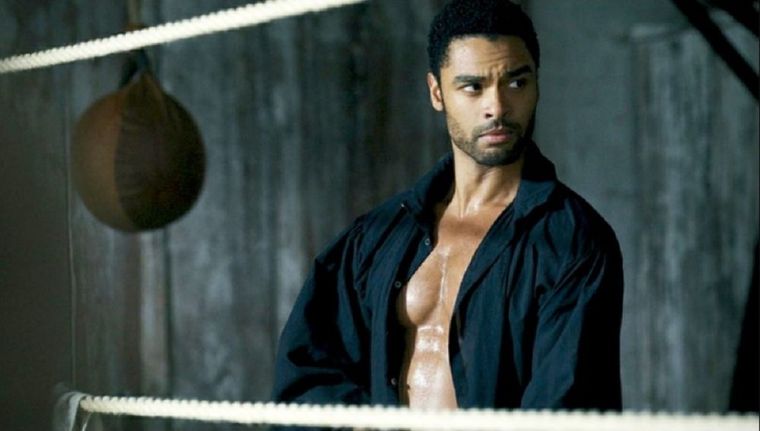 Regé-Jean se prepara para cargar espada y escudo