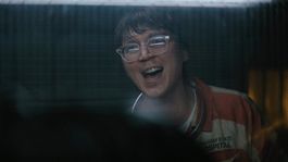 Paul Dano brillando como The Riddler en The Batman. Paul Dano brillando como The Riddler en The Batman.