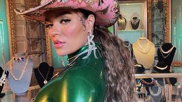 la foto de karol g sin pantalones que hizo reaccionar hasta a thalia la foto de karol g sin pantalones que hizo reaccionar hasta a thalia
