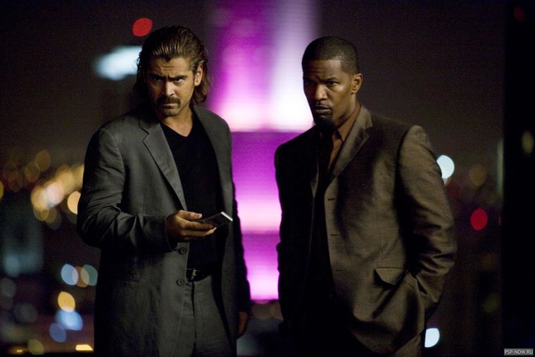 Colin Farrell y Jamie Foxx como Crockett y Tubbs en la remake de Michael Mann. Colin Farrell y Jamie Foxx como Crockett y Tubbs en la remake de Michael Mann.