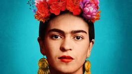 Frida repasa la vida de la icónica artista en sus propias palabras extraídas de su diario, reveladoras cartas y ensayos en los que repasaba su juventud, su adultez y su arte