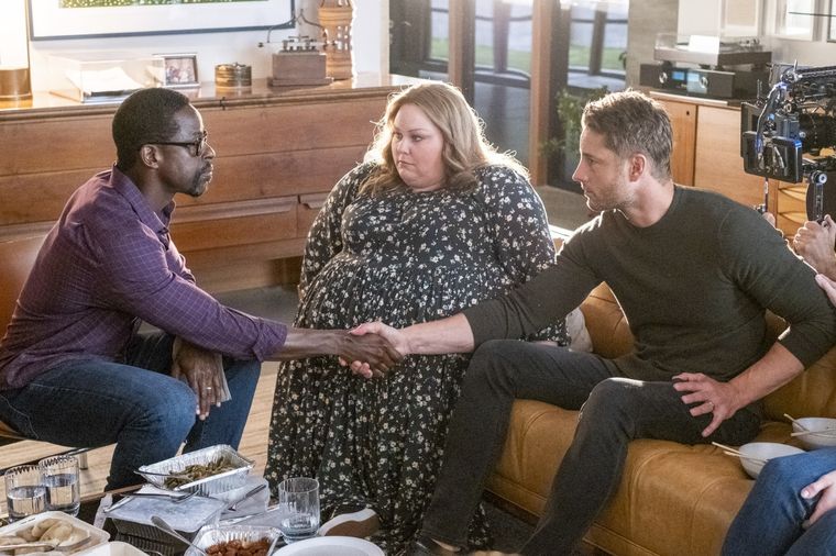 Sterling K. Brown, Chrissy Metz y Justin Hartley en el capítulo de la semana pasada de This Is Us, que disparó una polémica