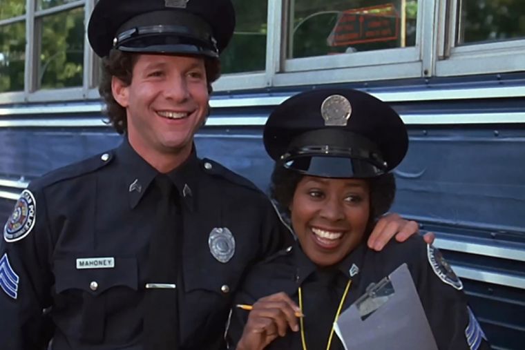 Marion Ramsey junto a Steve Guttenberg