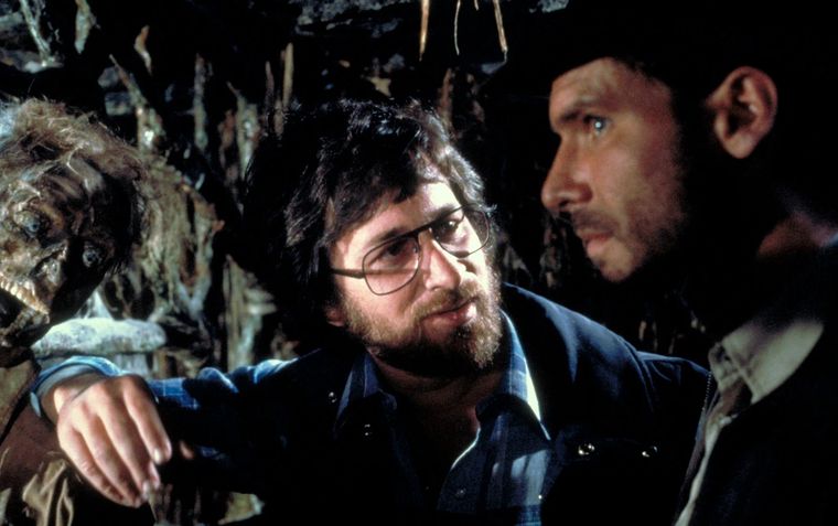 Steven Spielberg y Harrison Ford en el rodaje de Cazadores del Arca Perdida (1981) Steven Spielberg y Harrison Ford en el rodaje de Cazadores del Arca Perdida (1981)
