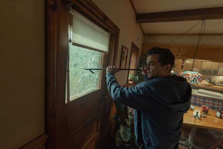 Wagner Moura, una de las estrellas del nuevo thriller de ciencia ficción de Netflix.