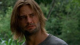 Retirado de la pantalla desde 2020, Josh Holloway está abocado, hoy, a su familia
