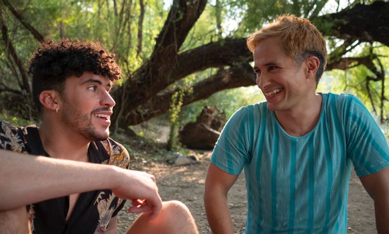 Bad Bunny y Gael García Bernal en Cassandro.&nbsp;