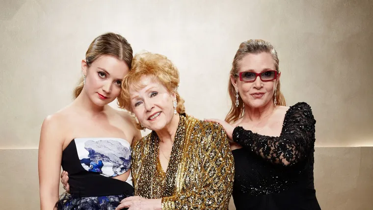 Billie Lourd, Carrie Fisher y Debbie Reynolds en los Premios del Sindicato de Actores de 2015. Billie Lourd, Carrie Fisher y Debbie Reynolds en los Premios del Sindicato de Actores de 2015.