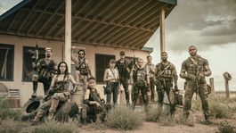 la escena explicita que zack snyder decidio eliminar de el ejercito de los muertos... ¿demasiado sensible?