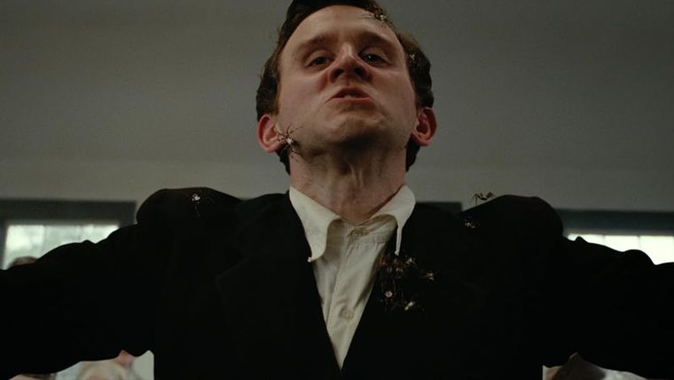 Harry Melling como el predicador Roy Laferty. Harry Melling como el predicador Roy Laferty.