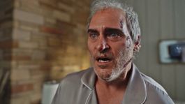 Joaquin Phoenix le da vida al protagoniza de Beau tiene miedo, la última cinta del director Ari Aster
