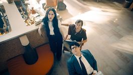 Lois Lane, Jimmy Olsen y Clark Kent en el Daily Planet.