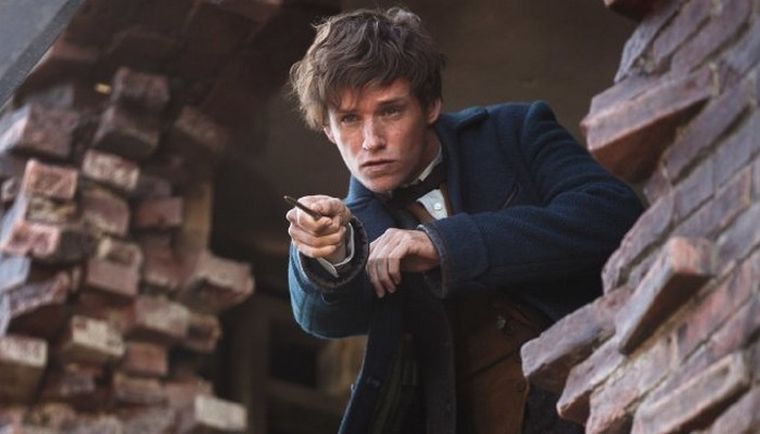 La película nació del libro del mismo nombre que en realidad no cuenta una historia, sino que pretende ser una reproducción de un libro de estudio de Harry Potter. La película nació del libro del mismo nombre que en realidad no cuenta una historia, sino que pretende ser una reproducción de un libro de estudio de Harry Potter.