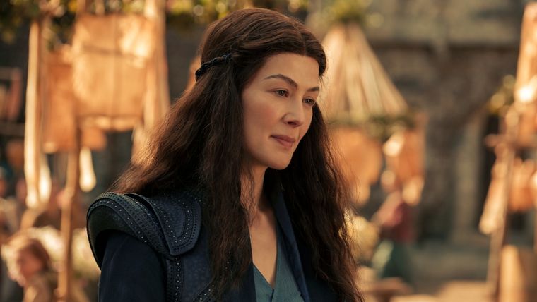 Rosamund Pike como Moiraine Damodred
