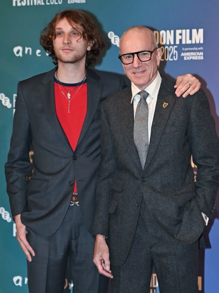 Daniel Day-Lewis junto a su hijo Daniel Day-Lewis junto a su hijo