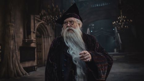 John Lithgow es el Albus Dumbledore de la serie de Harry Potter. John Lithgow es el Albus Dumbledore de la serie de Harry Potter.
