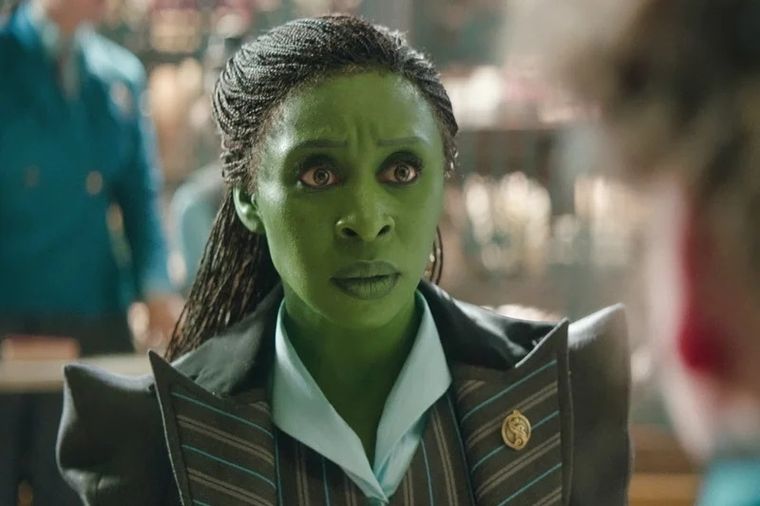 Cynthia Erivo brinda una de las actuaciones de su carrera como Elphaba. Cynthia Erivo brinda una de las actuaciones de su carrera como Elphaba. 