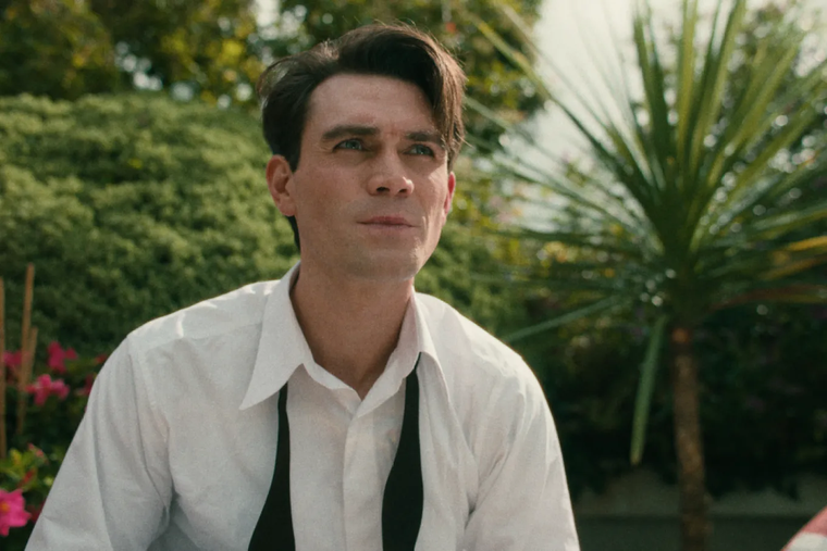 KJ Apa como Jimmy Stewart.