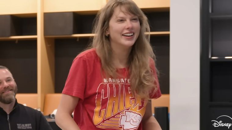 La docuserie de seis episodios muestra el detrás de escena del Eras Tour. La docuserie de seis episodios muestra el detrás de escena del Eras Tour.