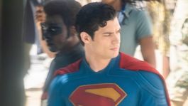 Que Ver | Superman (David Corenswet) y Mr. Terrific (Edi Gathegi)