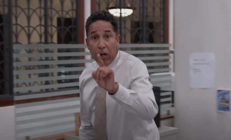 Oscar de The Office está de vuelta en The Paper. Oscar de The Office está de vuelta en The Paper.