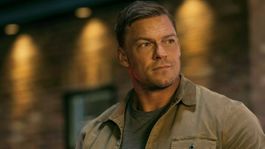 Alan Ritchson es el protagonista de la serie de acción Reacher