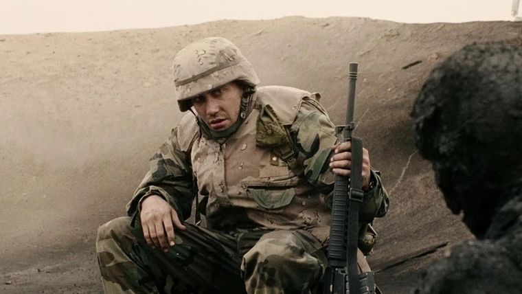 Jake Gyllenhaal es el protagonista de Jarhead. Jake Gyllenhaal es el protagonista de Jarhead.
