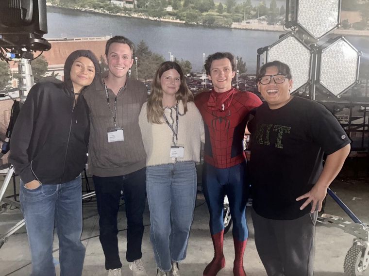 Foto desde el set de Spider-Man: Brand New Day con Tom Holland, Zendaya y Jacob Batalon. Foto desde el set de Spider-Man: Brand New Day con Tom Holland, Zendaya y Jacob Batalon.