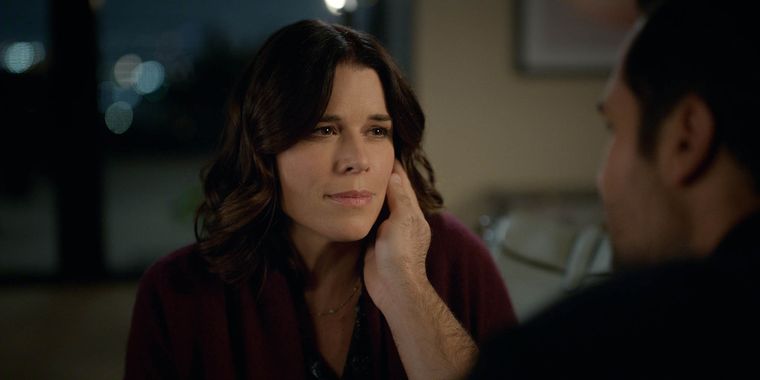 Maggie McPherson de Neve Campbell regresa para la S4 de El Abogado de Lincoln. Maggie McPherson de Neve Campbell regresa para la S4 de El Abogado de Lincoln. 