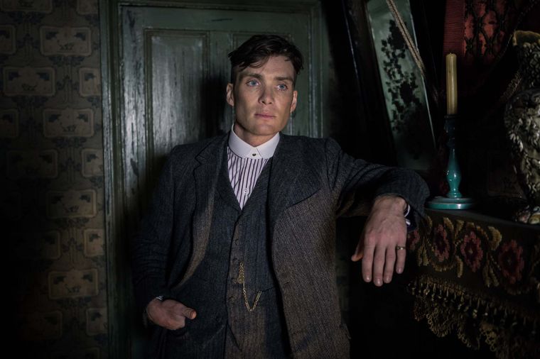 Cillian Murphy interpreta al icónico Thomas Shelby en Peaky Blinders.