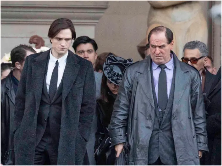Robert Pattinson junto a Collin Farrell en The Batman 2. Robert Pattinson junto a Collin Farrell en The Batman 2.