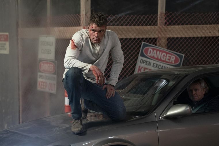 El agente Sutherland se prepara para regresar