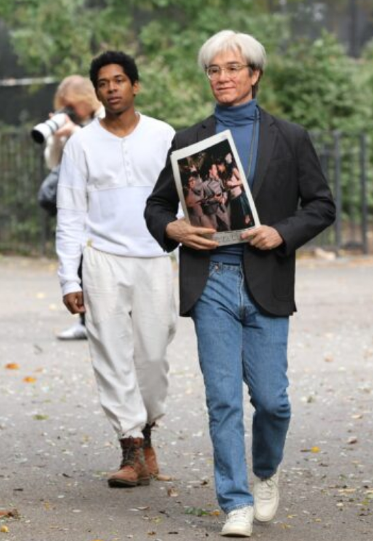 Antony Starr como Andy Warhol Antony Starr como Andy Warhol