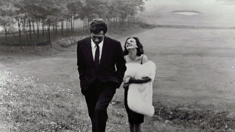 Marcello Mastroianni y Jeane Moreau encarnan a un matrimonio a punto de desmoronarse en este clásico de Michelangelo Antonioni