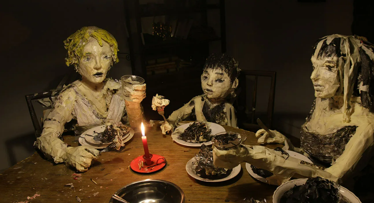 La película se basa en hechos reales ocurridos en la Colonia Dignidad, que funcionó como centro clandestino de detención durante la dictadura militar de Augusto Pinochet en Chile. La película se basa en hechos reales ocurridos en la Colonia Dignidad, que funcionó como centro clandestino de detención durante la dictadura militar de Augusto Pinochet en Chile.