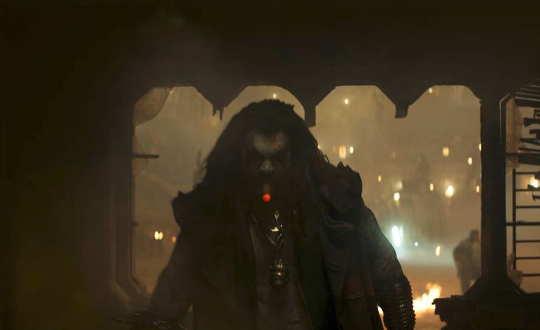 Jason Momoa como el cazarrecompensas más temido de la galaxia. Jason Momoa como el cazarrecompensas más temido de la galaxia.