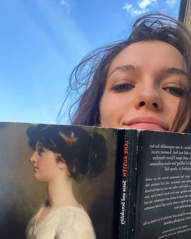 Esme Creed-Miles se mostró entusiasmada por su elección para la nueva adaptación de Sentido y sensibilidad. Esme Creed-Miles se mostró entusiasmada por su elección para la nueva adaptación de Sentido y sensibilidad. 