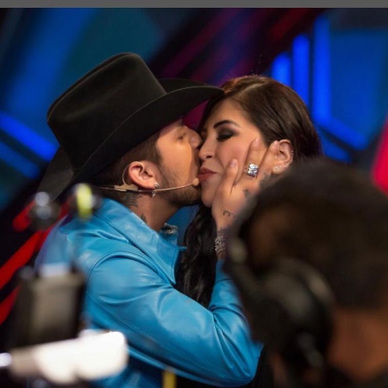 Christian Nodal mantiene una muy buena relación con su madre.