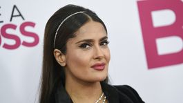 el irrespetuoso saludo de salma hayek a una superestrella el irrespetuoso saludo de salma hayek a una superestrella