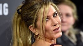 jennifer aniston festejo el cumpleanos de su mejor amiga y mostro su misterioso tatuaje
