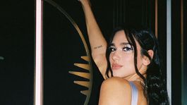 a dua lipa se le abrio el vestido y mostro de mas a dua lipa se le abrio el vestido y mostro de mas