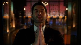 Tom Ellis como Lucifer la serie de Netflix que arrasó